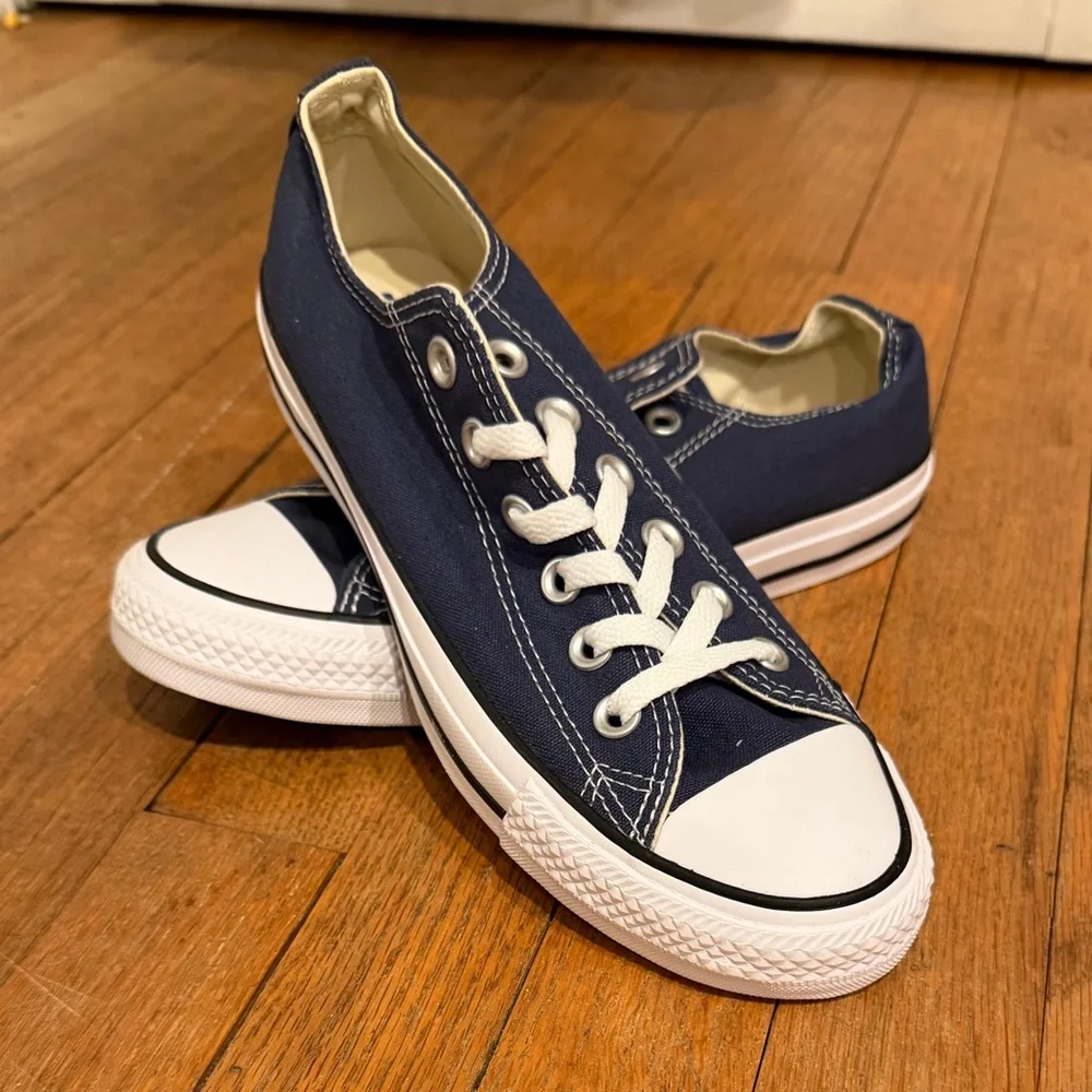 Converse Navy and White Allstar Unisex Sneakers. 7.5 women’s 5.5 mens New In Box - Picture 5 of 5